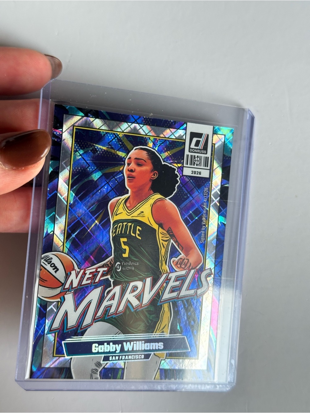 Panini Net Marvels Gabby Williams - Blue Holographic & Yellow Jersey